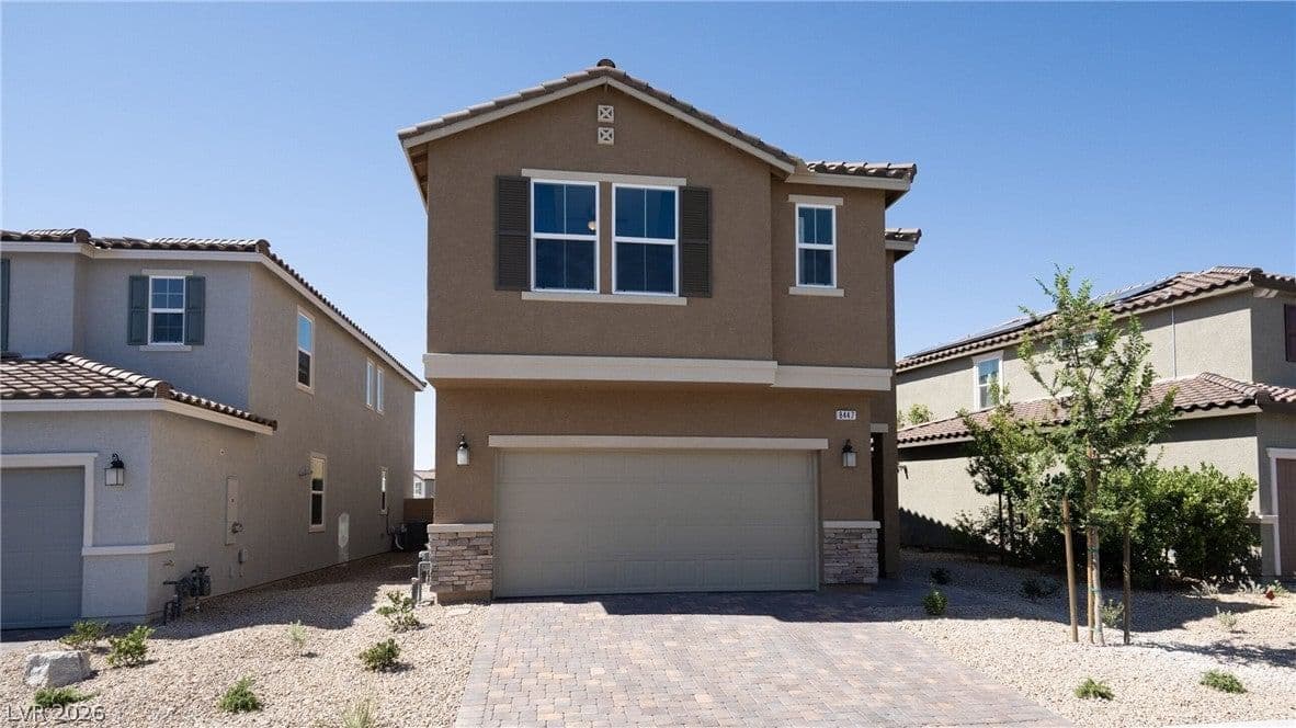 8447 Vacarez Drive photo 2