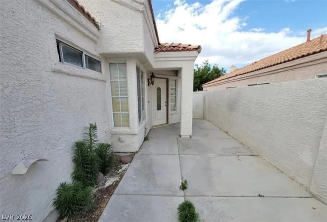 9820 Cross Creek Way photo 3