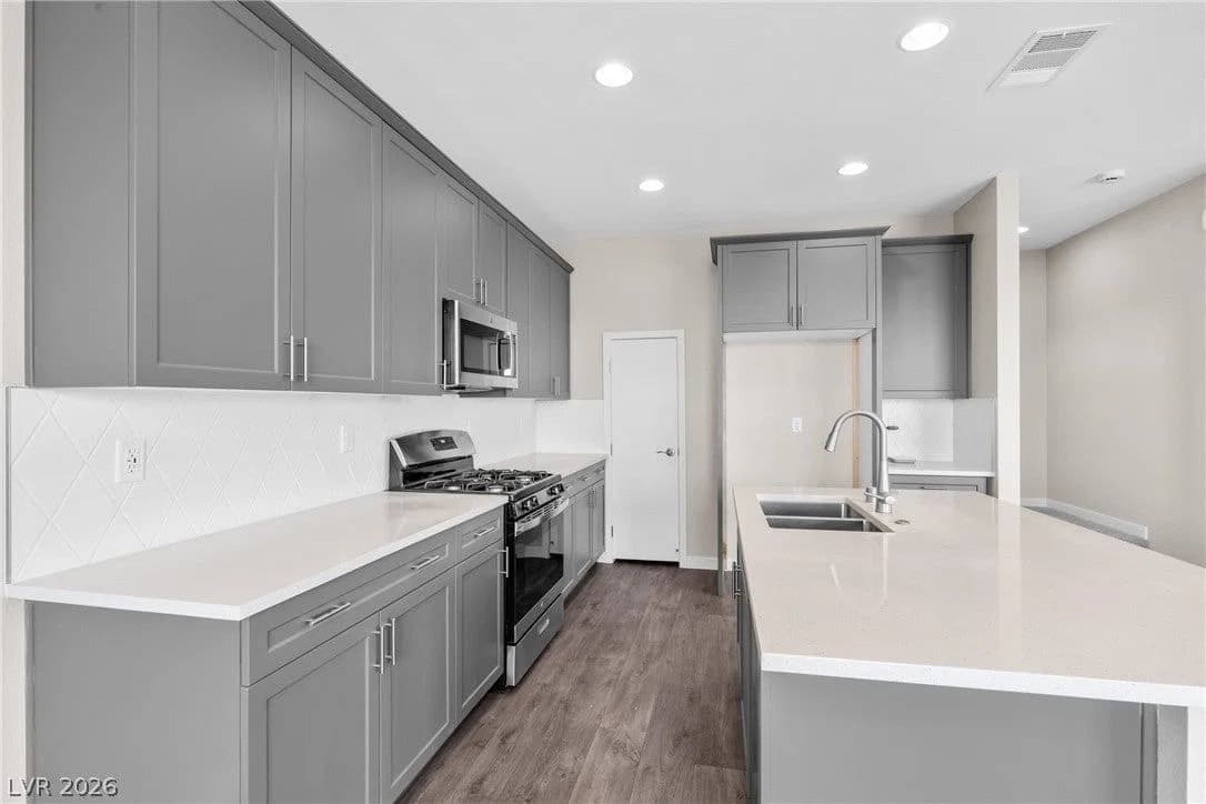 10531 Tranquil Cove Court photo 4