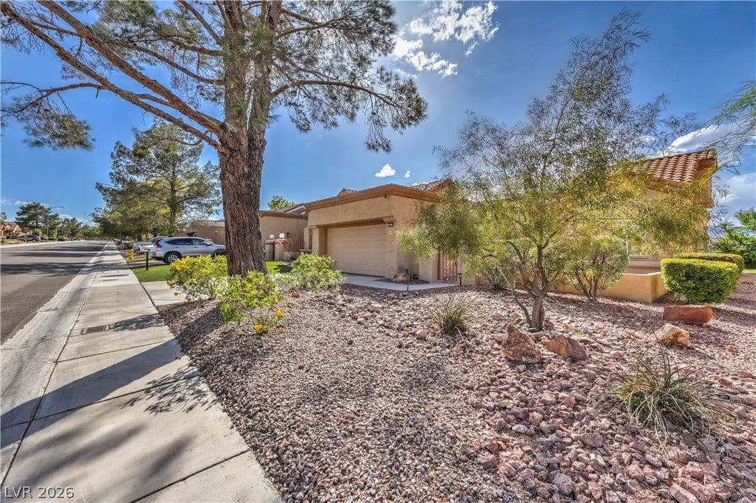 2637 Showcase Drive photo 4