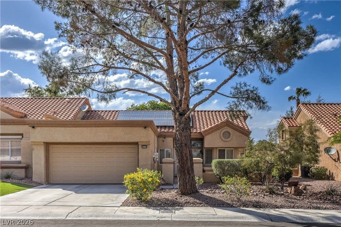 2637 Showcase Drive photo 2