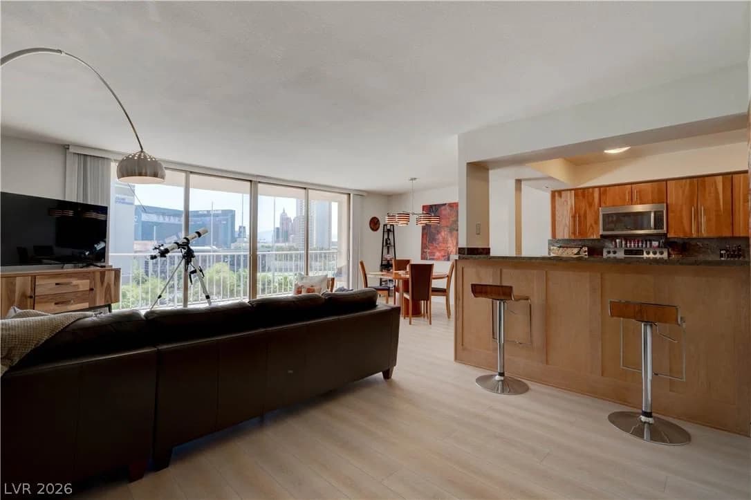 205 HARMON Avenue photo 3
