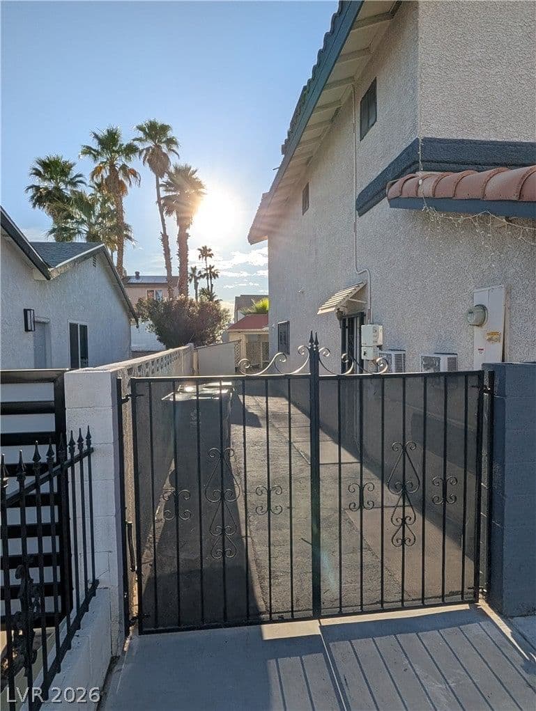 5311 Annie Oakley Drive photo 2