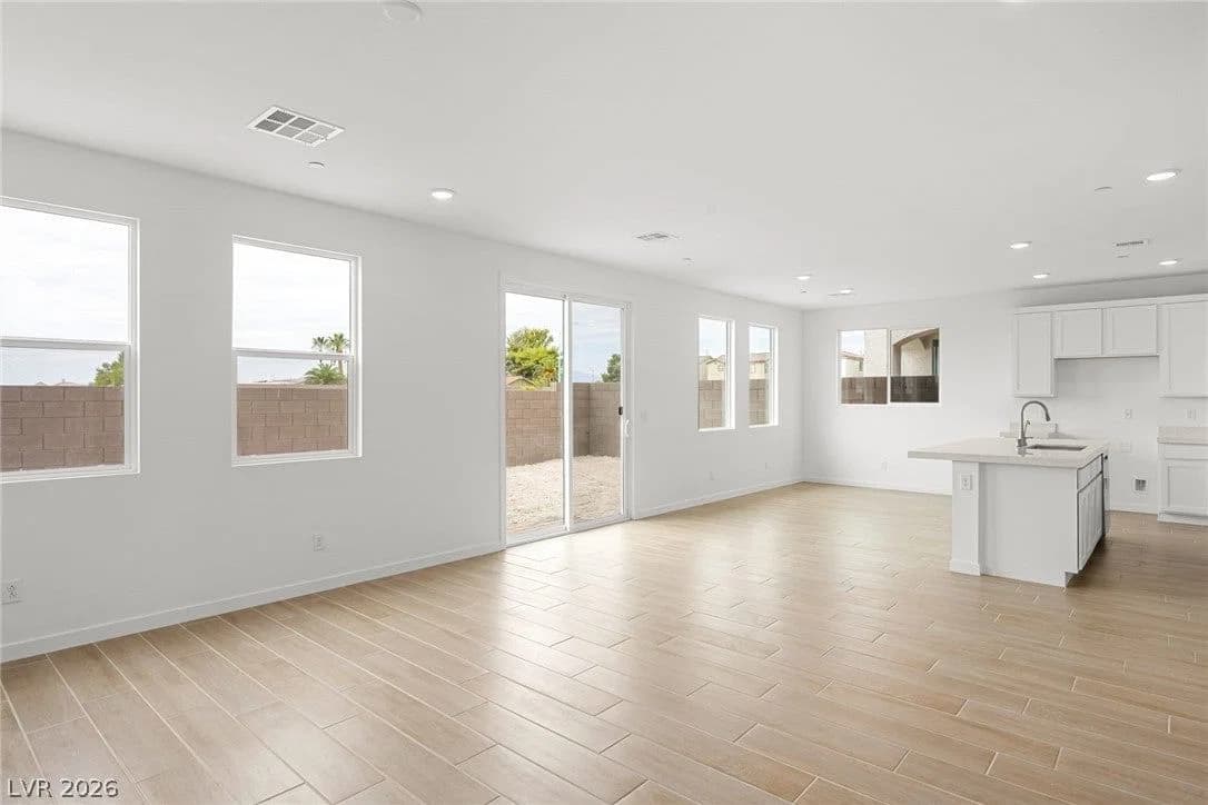 321 Lupton Avenue photo 3