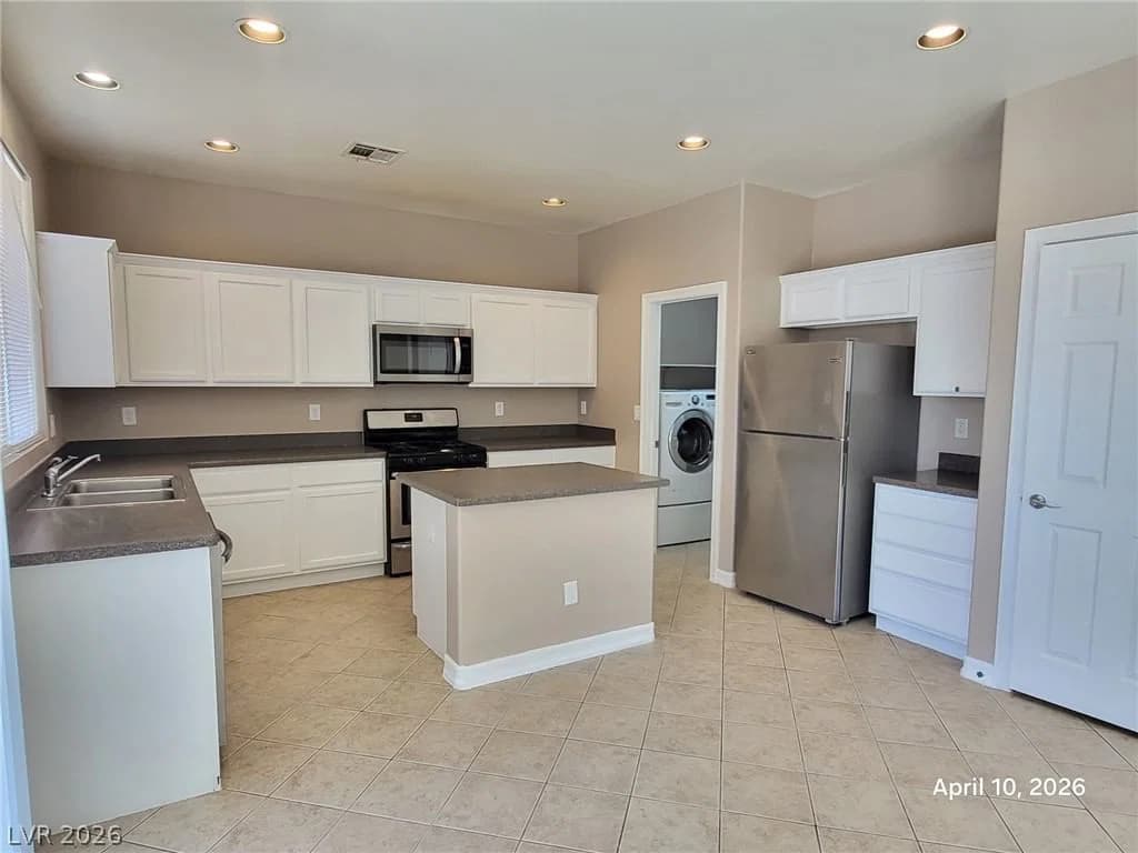 7946 Skyline View Court photo 4
