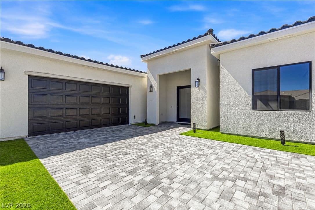 4700 Parkwood Drive photo 4