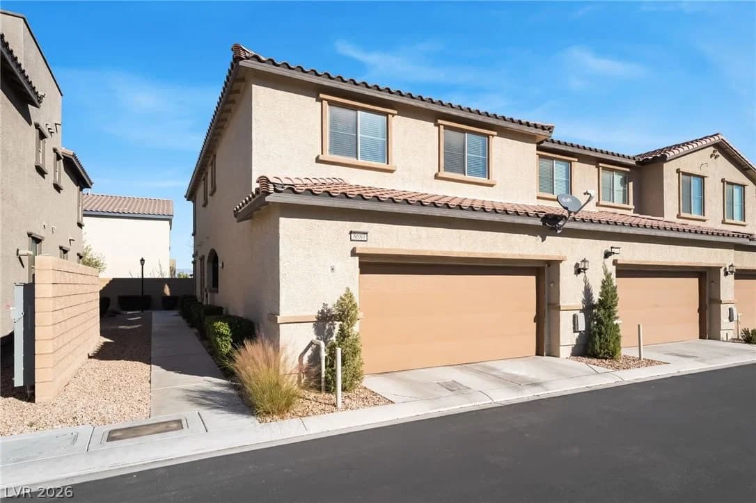 8680 Giant Causeway Avenue photo 3