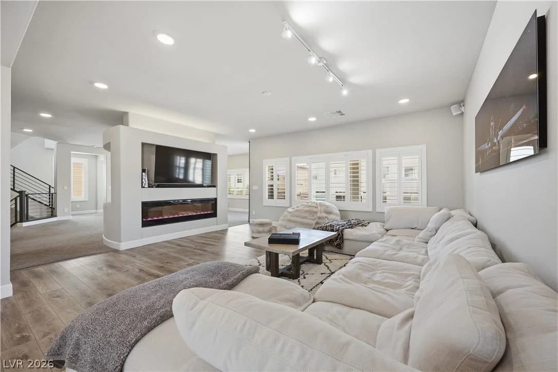 8609 Calla Lily Court photo 5