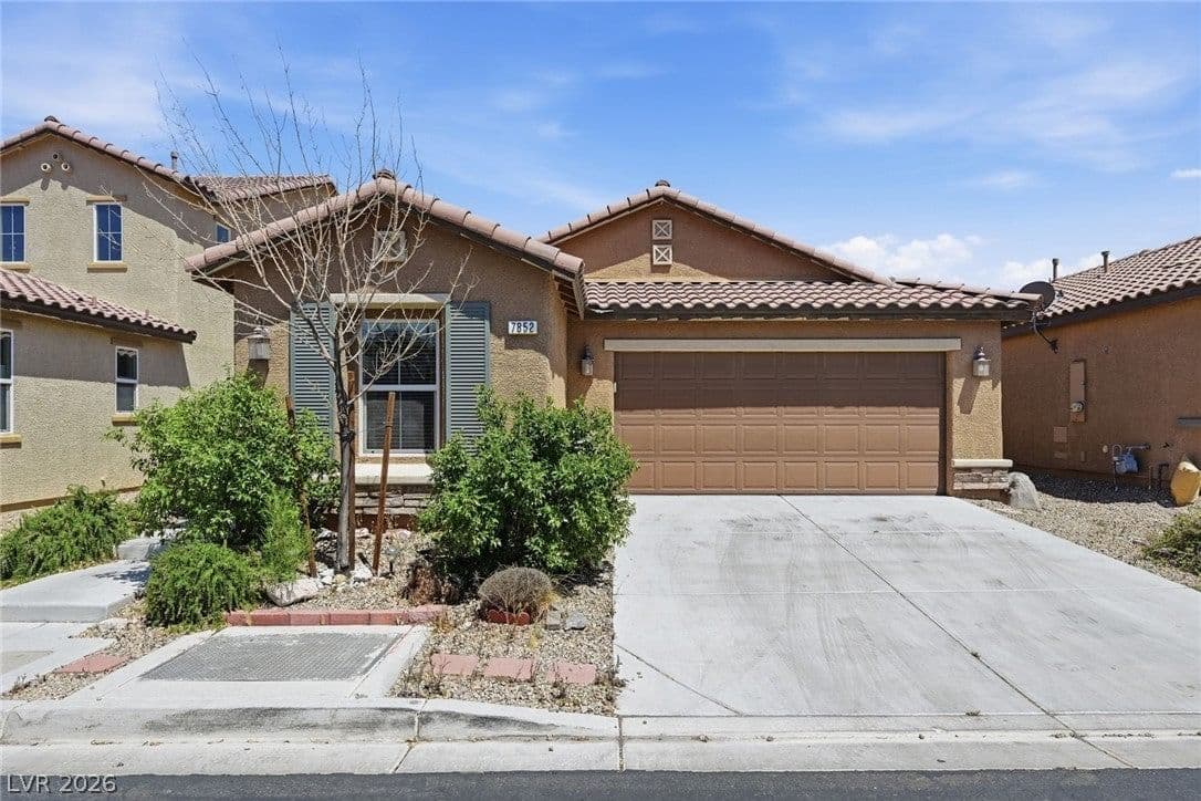 7852 Hamilton Pool Drive photo 2