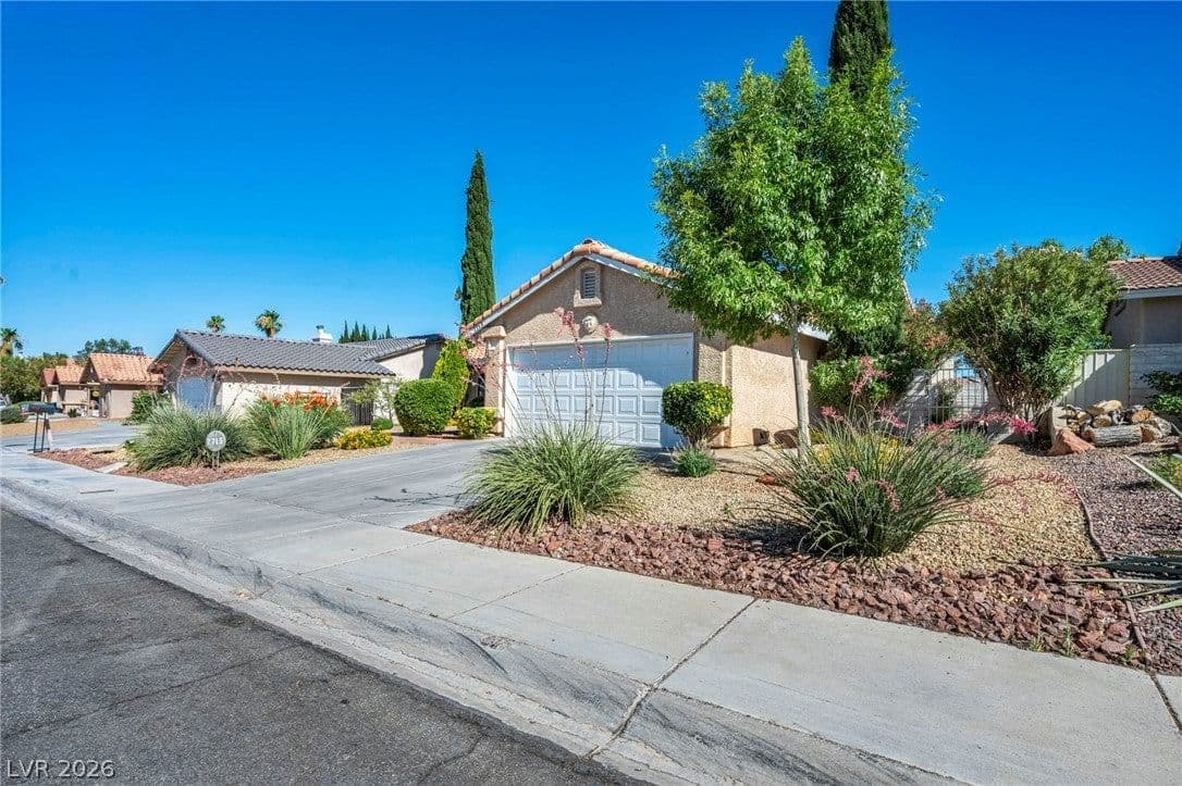 7713 Leavorite Drive photo 4