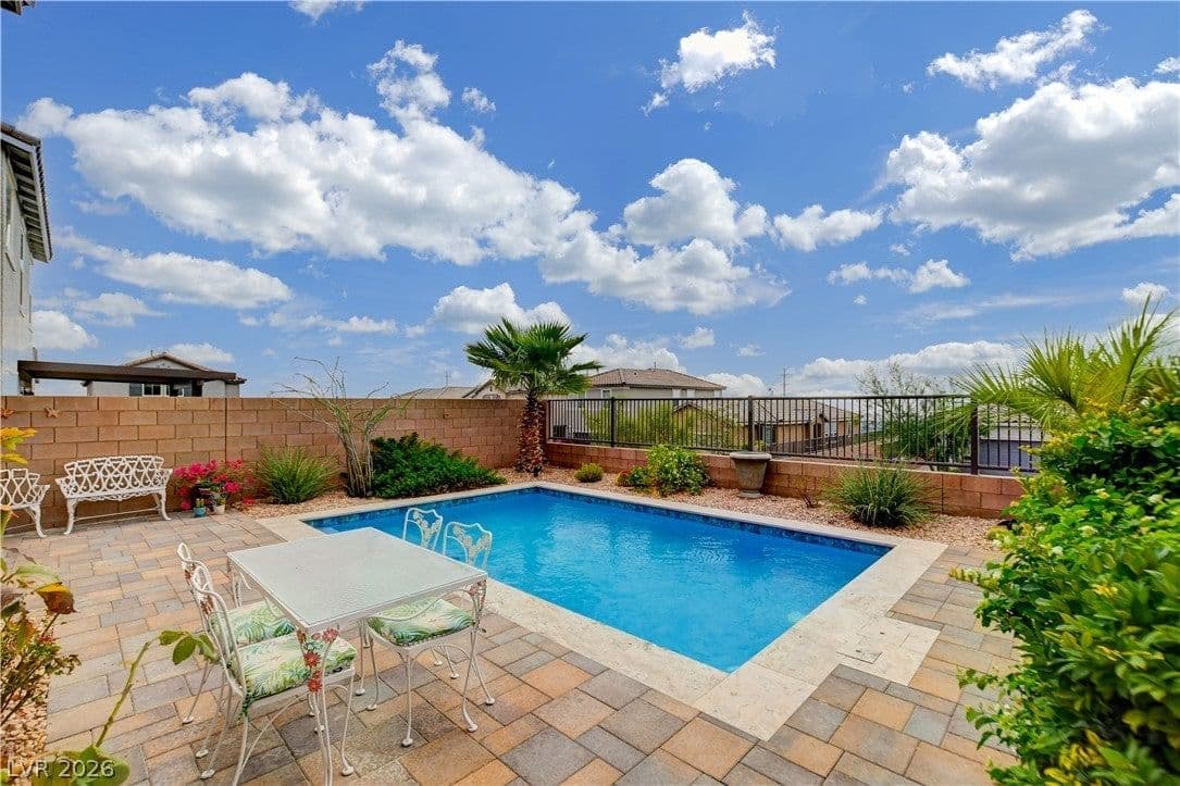 5402 Zacatin Court photo 2