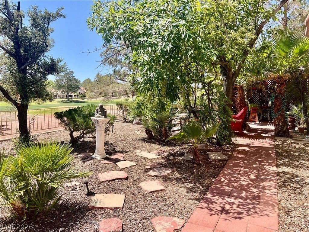 2712 Crown Ridge Drive photo 2