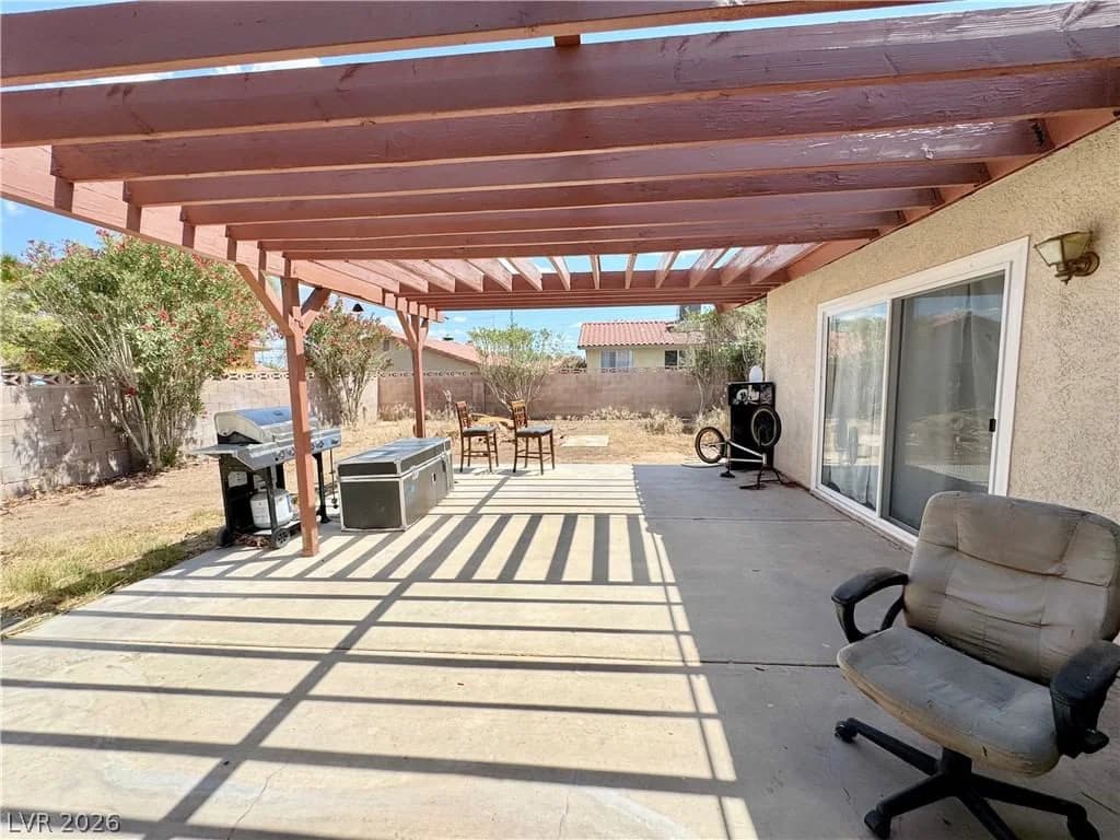 4064 Spitze Drive photo 4