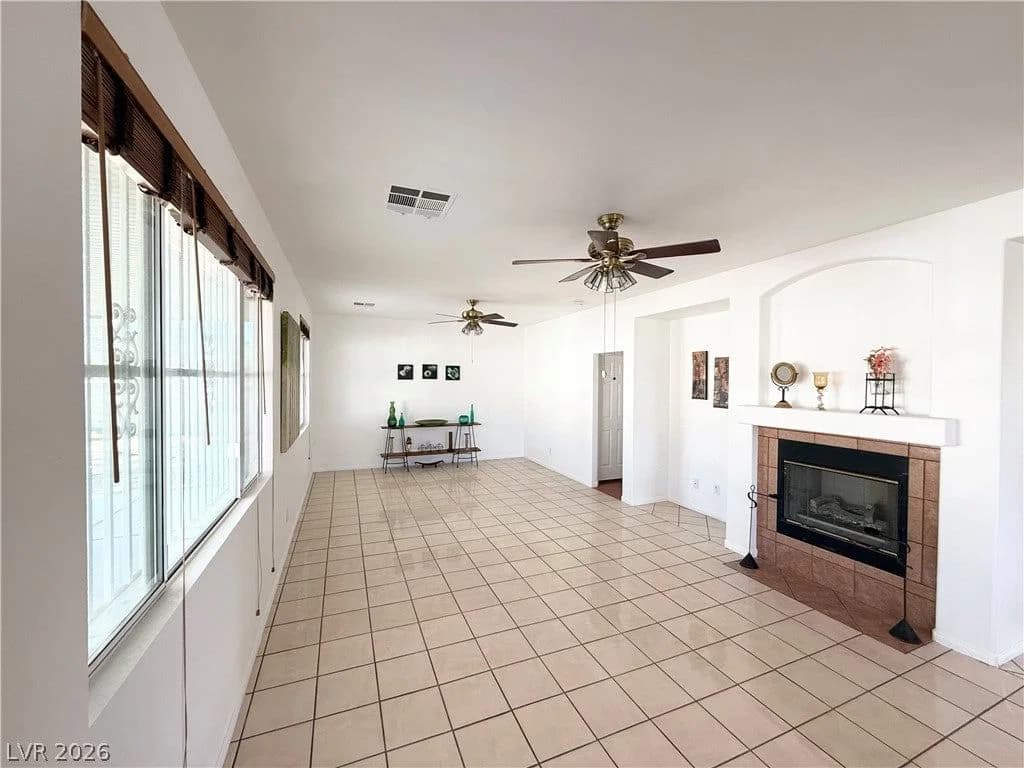 1096 Sloan Lane photo 5