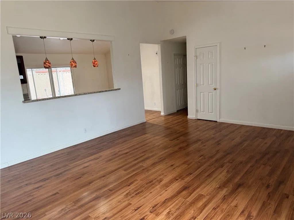 6225 Cedarwood Avenue photo 4