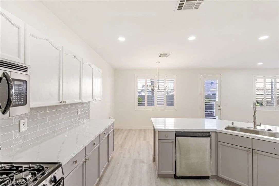 6856 Scarlet Flax Street photo 5