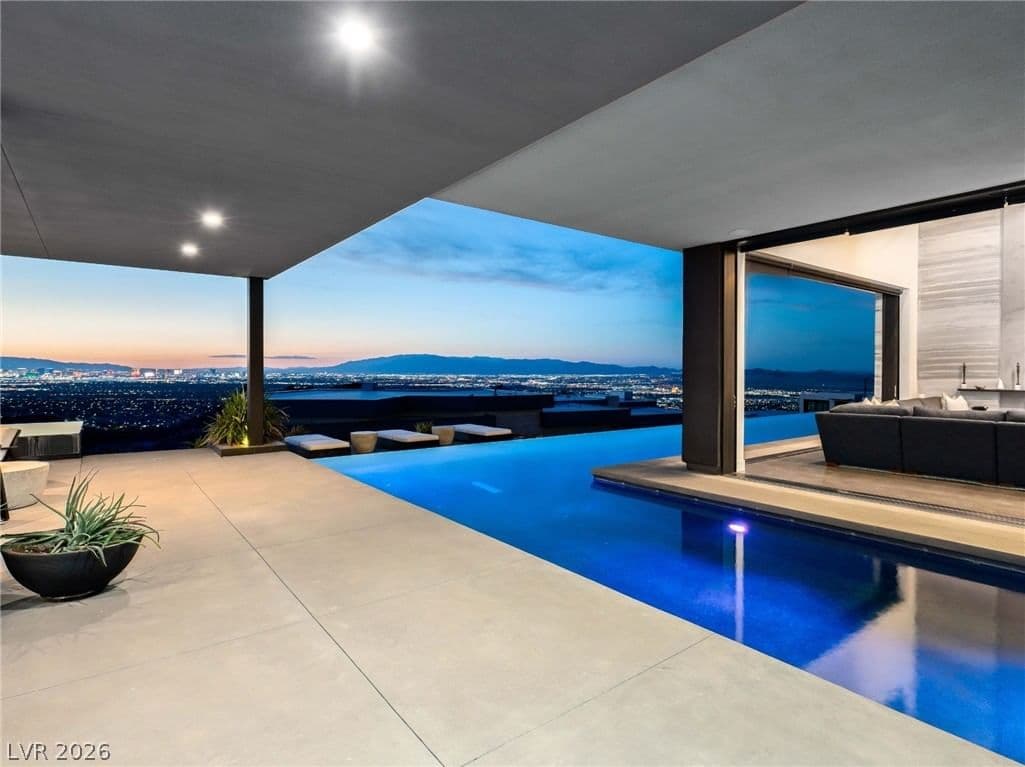 669 Dragon Peak Drive photo 5