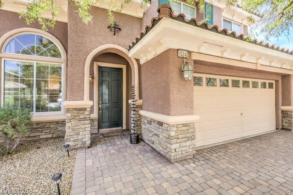 10240 Montes Vascos Drive photo 2