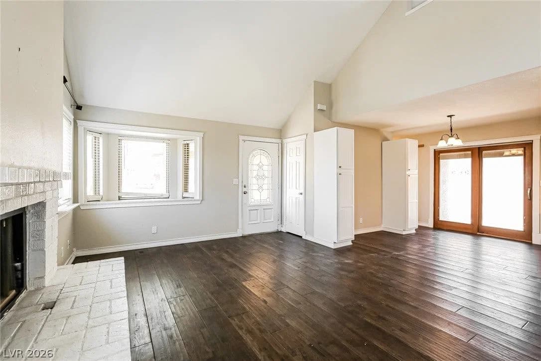 613 Thrush Drive photo 5