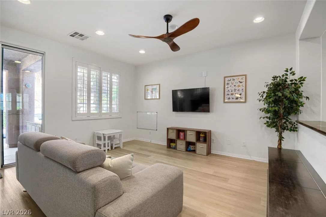 1153 Orphington Court photo 4
