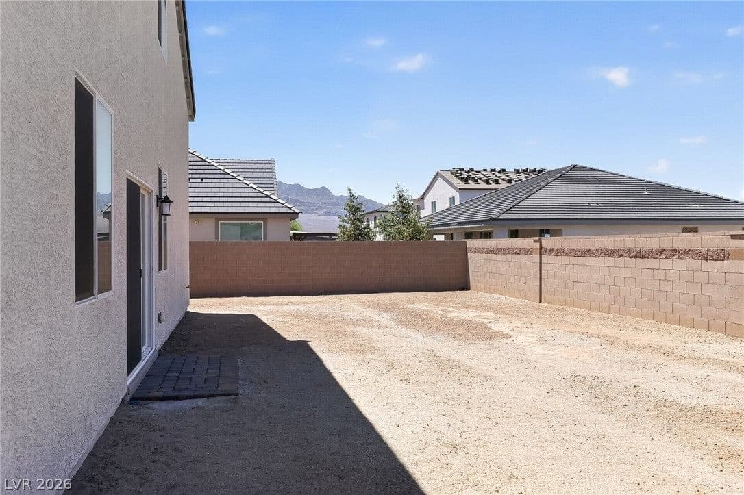 347 Sam Way photo 3
