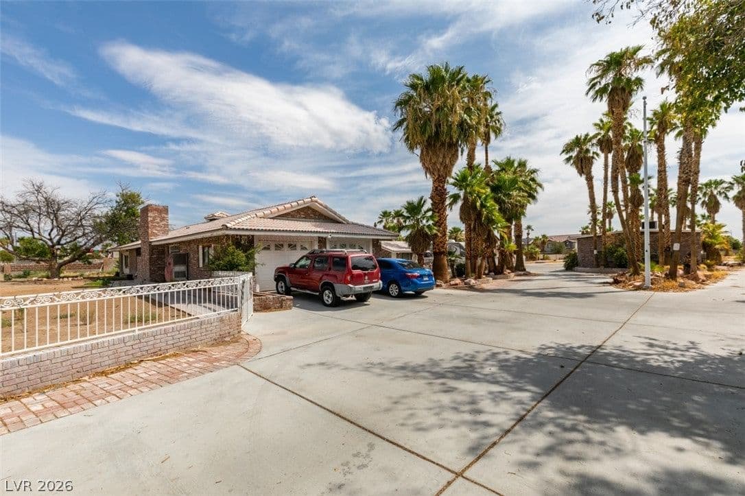 5435 Rainbow Boulevard photo 3