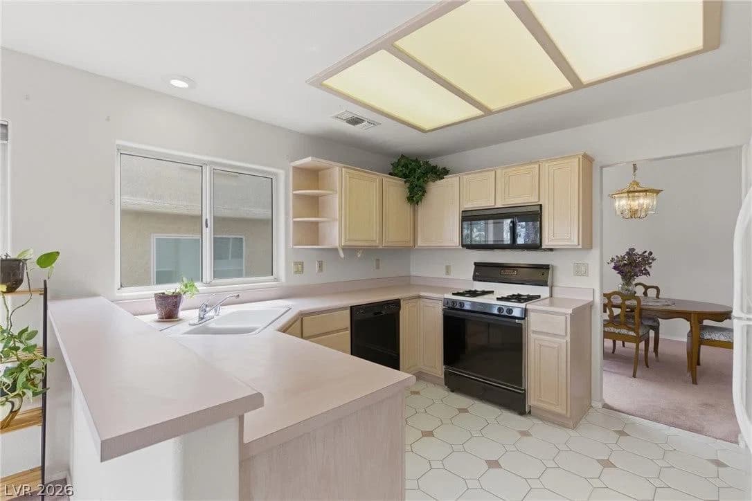 9024 Sundial Drive photo 2