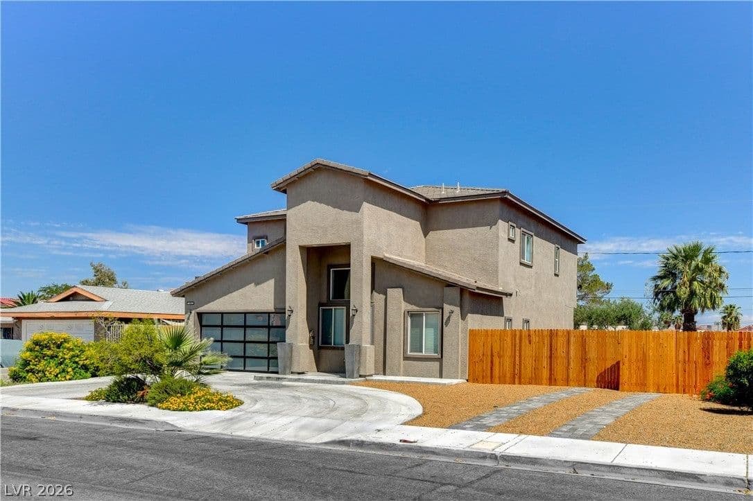 2313 Mariposa Avenue photo 2