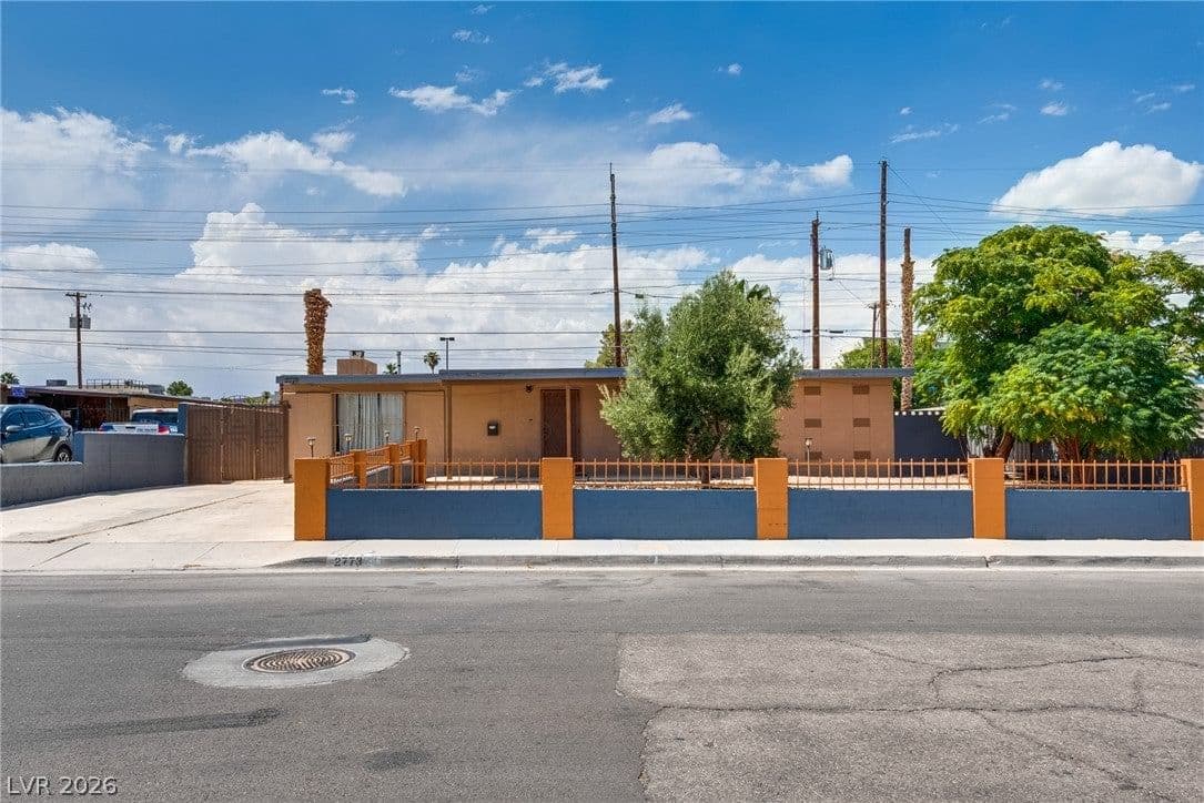 2773 Talbot Street photo 3