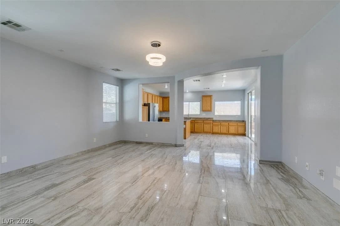 91 Lockheed Avenue photo 4
