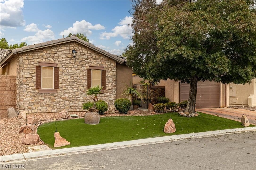 4680 Santa Luc Street photo 2