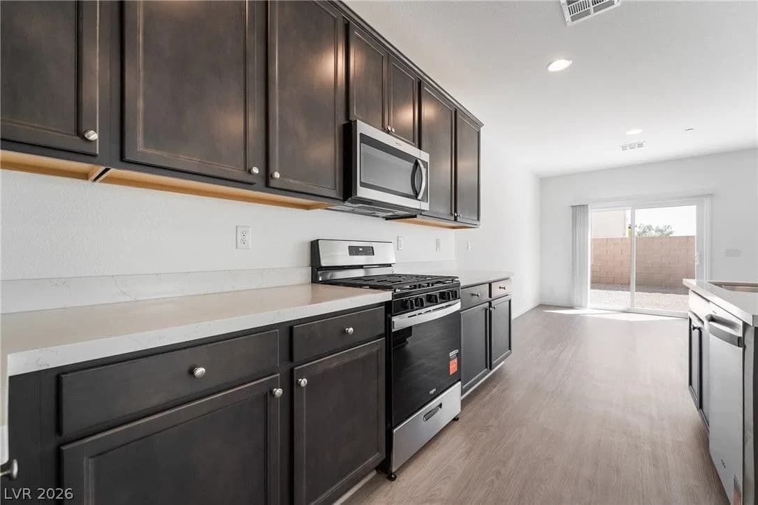 9338 Juniper Shade Street photo 2