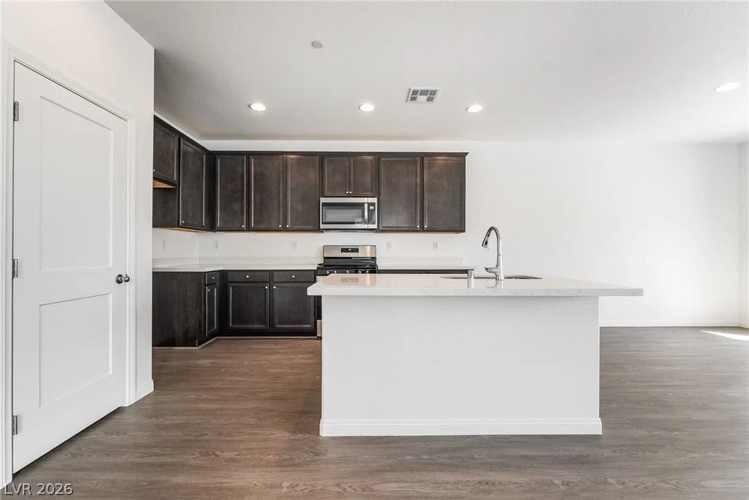 9338 Juniper Shade Street photo 3