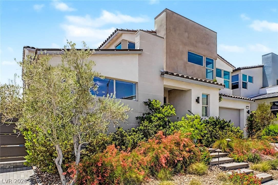 10267 Midnight Meteor Avenue photo 4