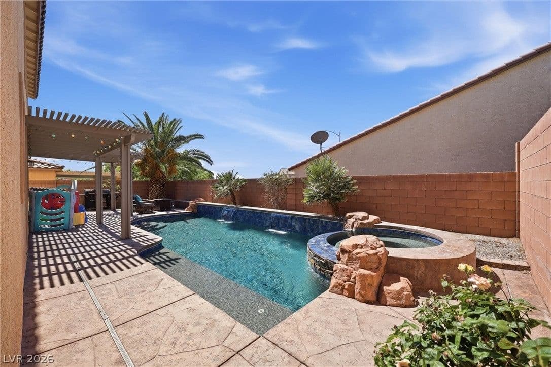1633 Luna Vista Place photo 3