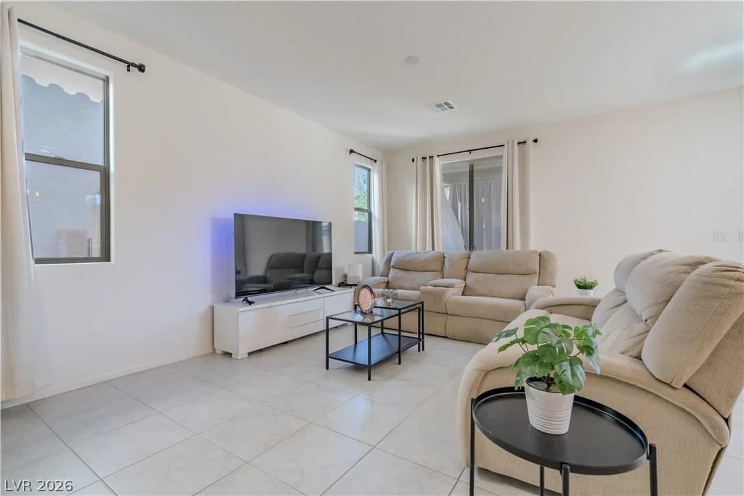 10045 Silver Comet Court photo 5