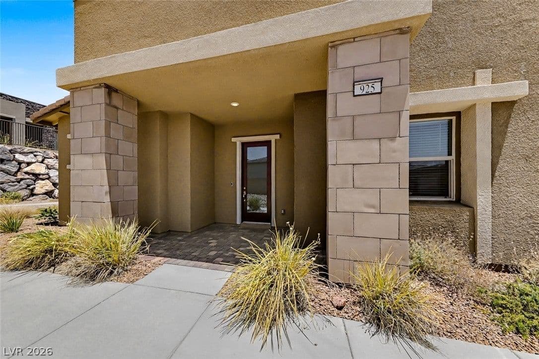 925 Allister Fields Lane photo 2