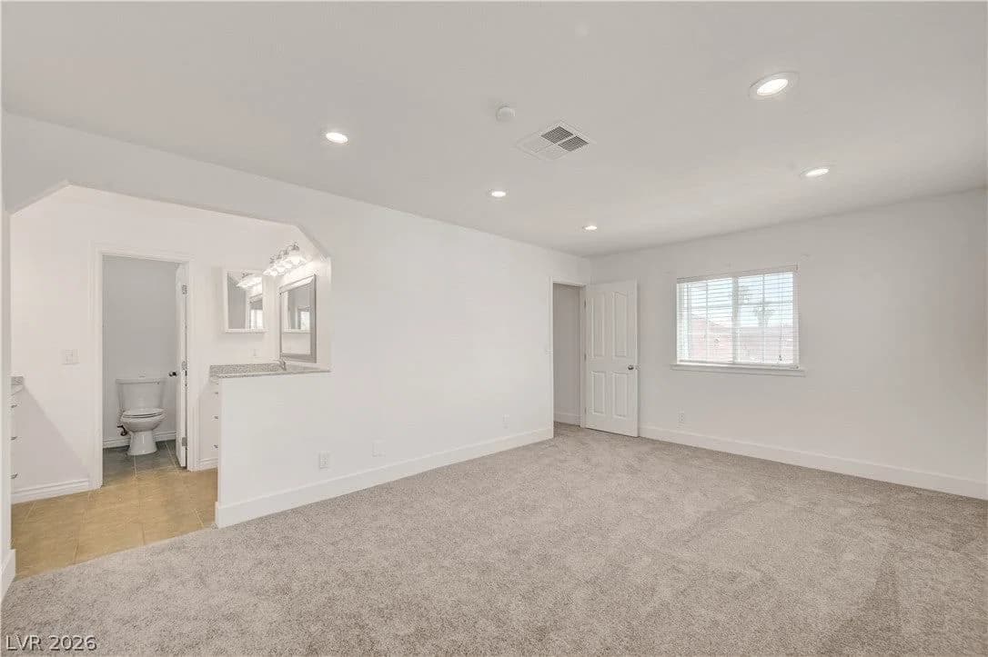 6348 COPPERFIELD Avenue photo 5