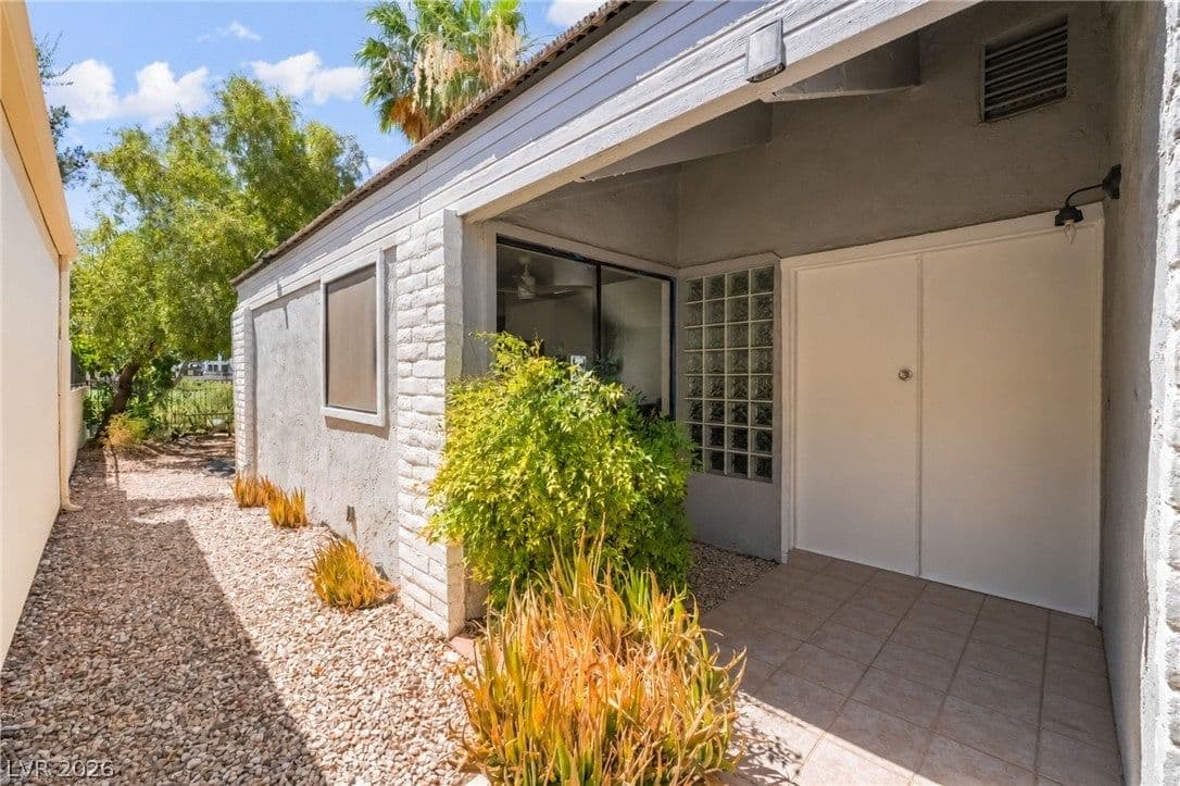 2989 Bel Air Drive photo 3