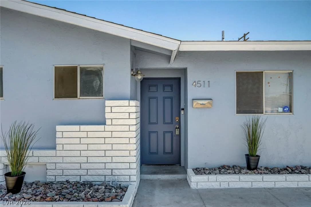 4511 Alpine Place photo 2