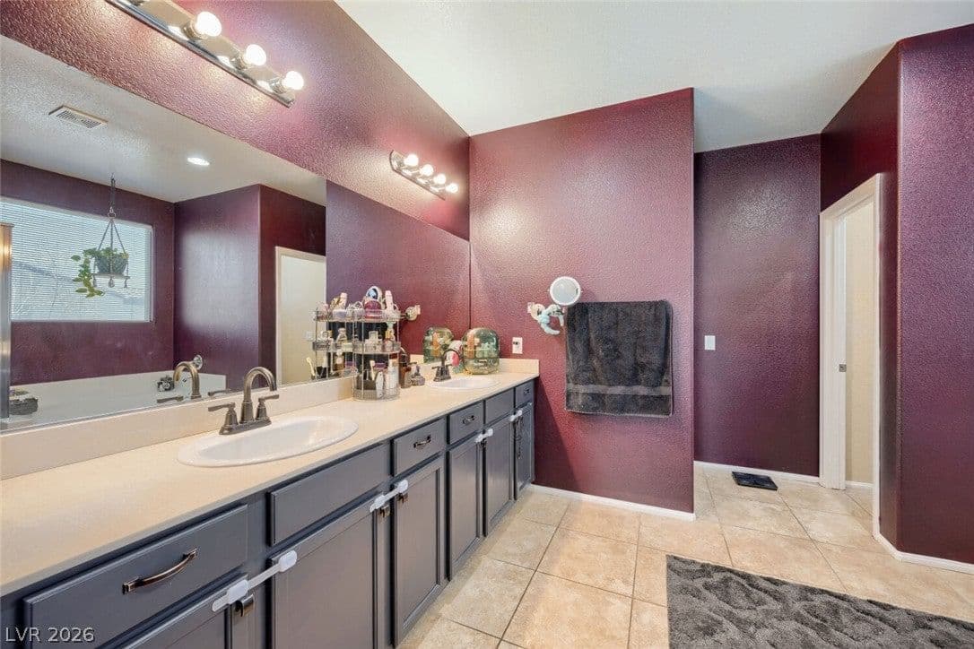 6841 Compass Cove Avenue photo 2