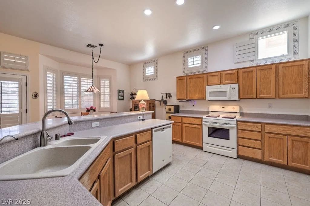 10701 Sky Meadows Avenue photo 4