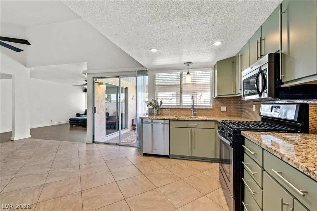 3956 Clear View Drive photo 2