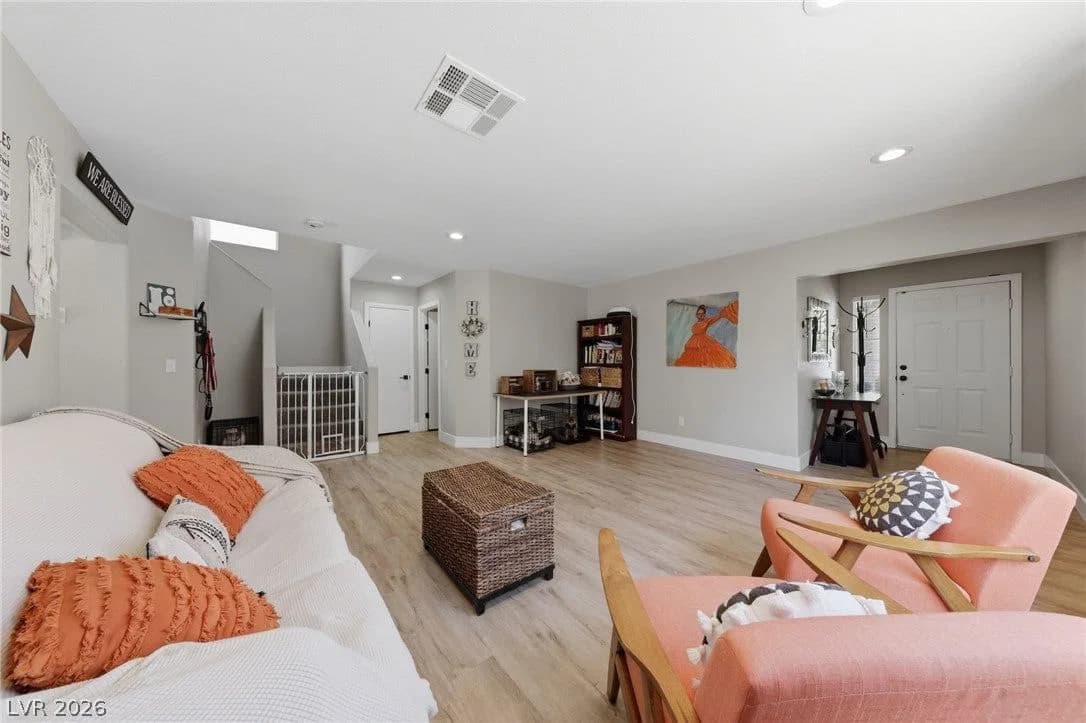 9825 Via Delores Avenue photo 4