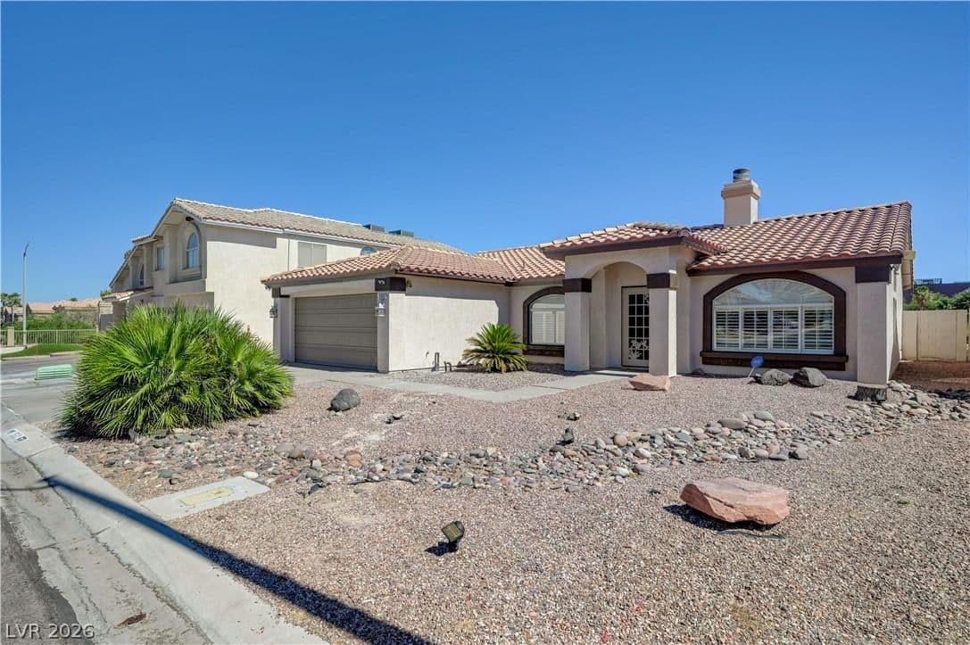 2583 Hummingbird Hill Avenue photo 4