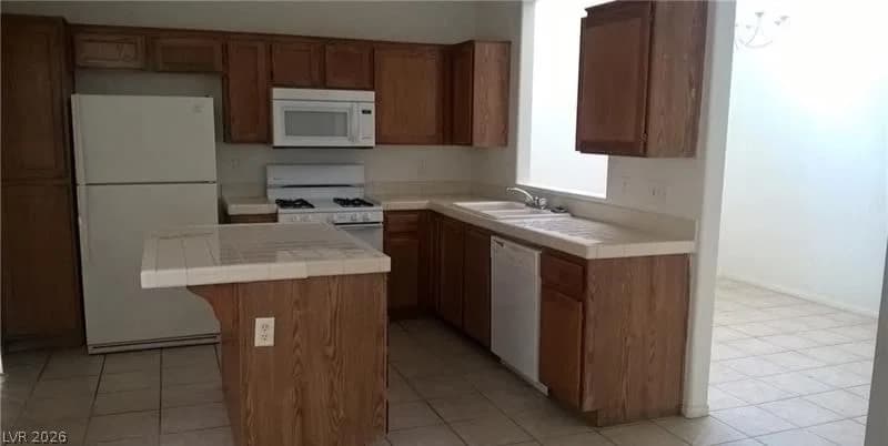 1109 Storke Lane photo 4