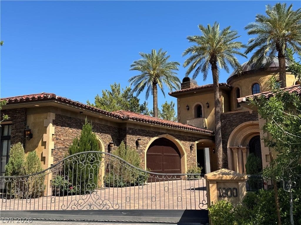 1800 Amarone Way photo 3