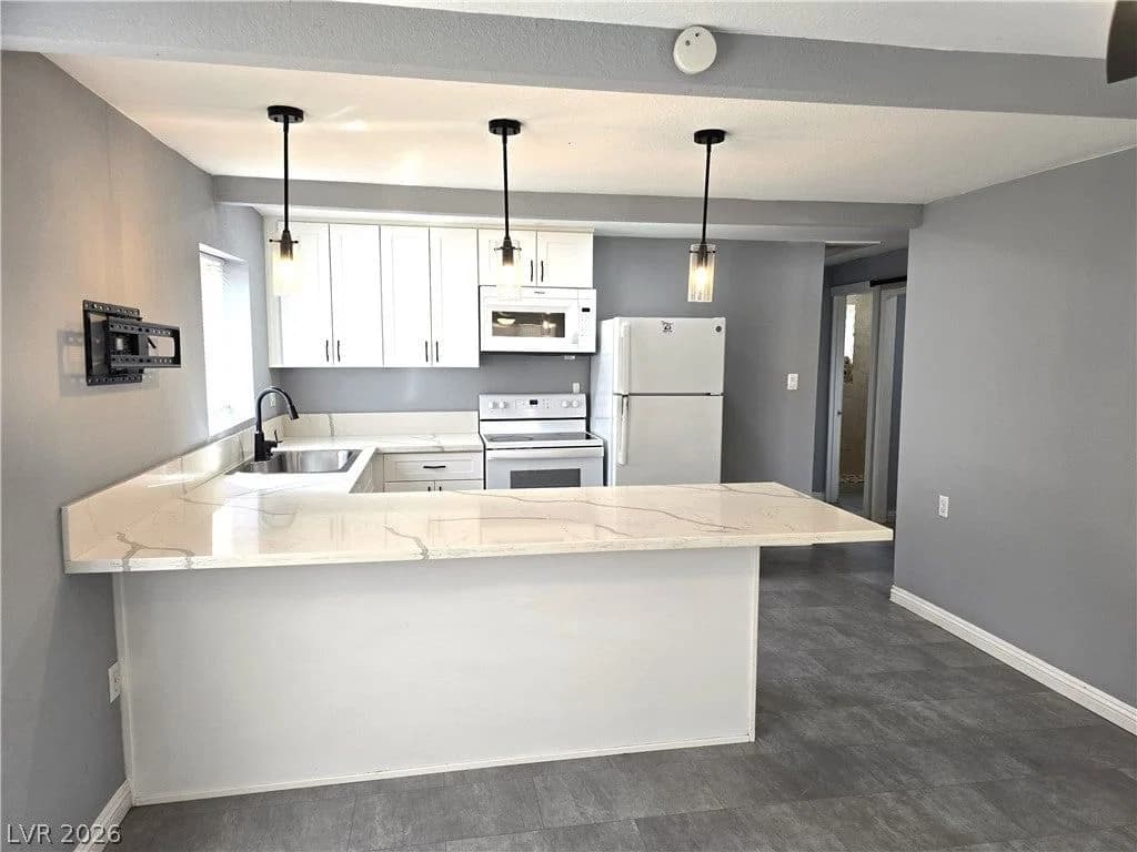 1037 June Avenue photo 5