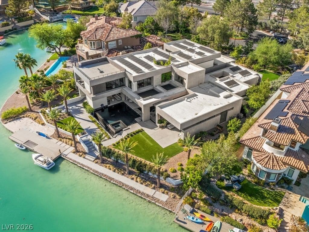 8733 Newport Isle Court