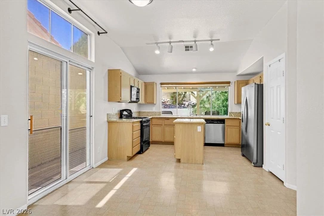 1690 Sweet View Court photo 5